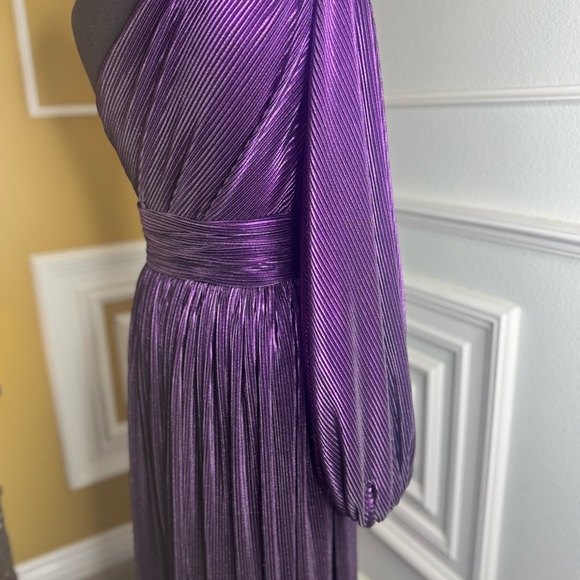 Bronx and Banco size XS
Purple Florence Gown / Elegant Purple One-Shoulder Dress - Picture 8 of 17